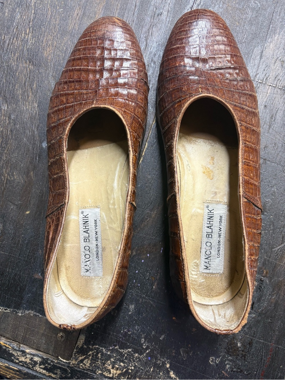 Manolo blahnik men’s brown croc embossed leather loafers #1005